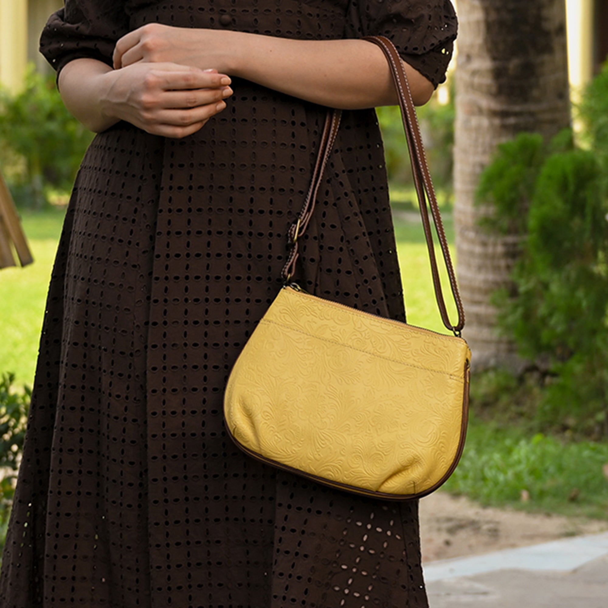 Small Multi compartment Crossbody - 8280