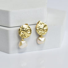 Load image into Gallery viewer, Pretty In Pearl Earrings - VER0003
